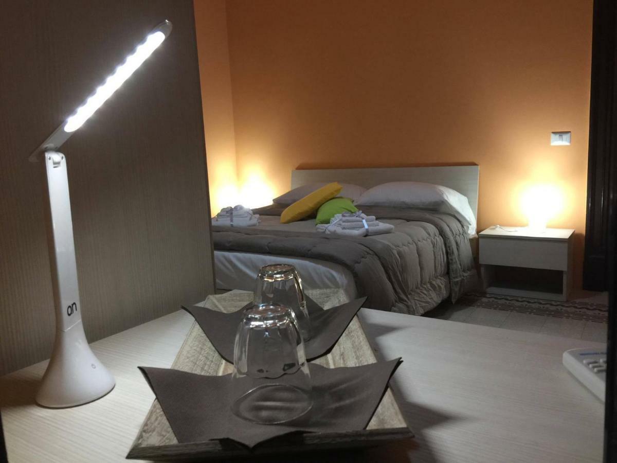 โบเฮเม บีแอนด์บี อัล เชนโตร Bed & Breakfast ปาแลร์โม ภายนอก รูปภาพ